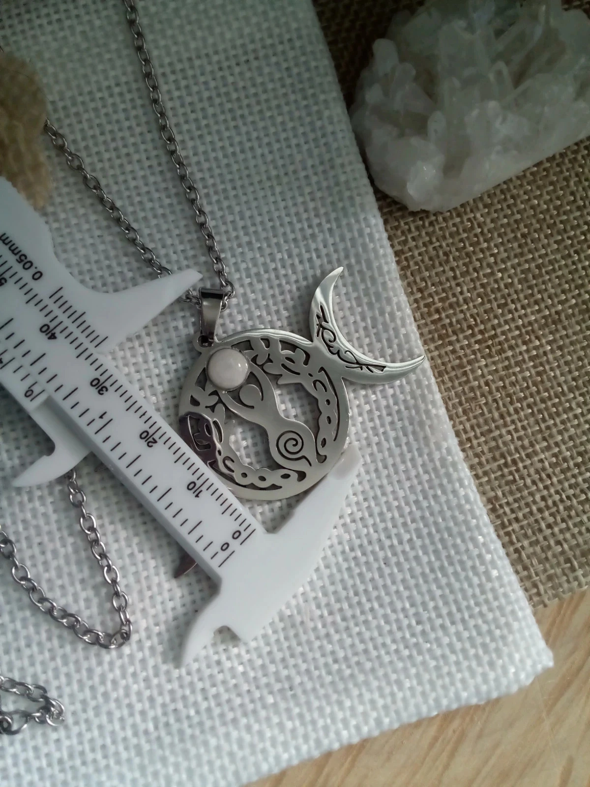 Collier pendentif déesse de la lune et pierre de lune – photo 4